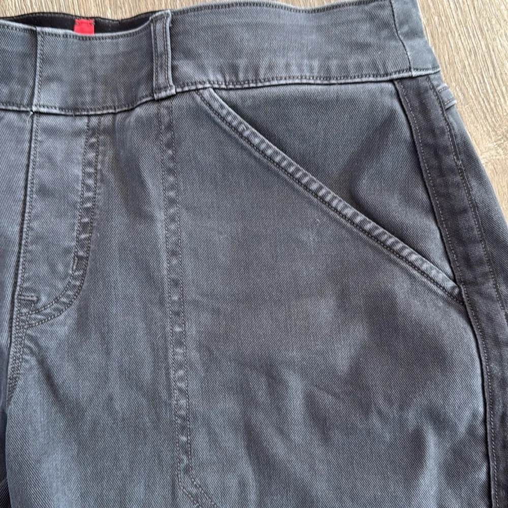 SPANX Twill 6” short - Picture 5 of 5